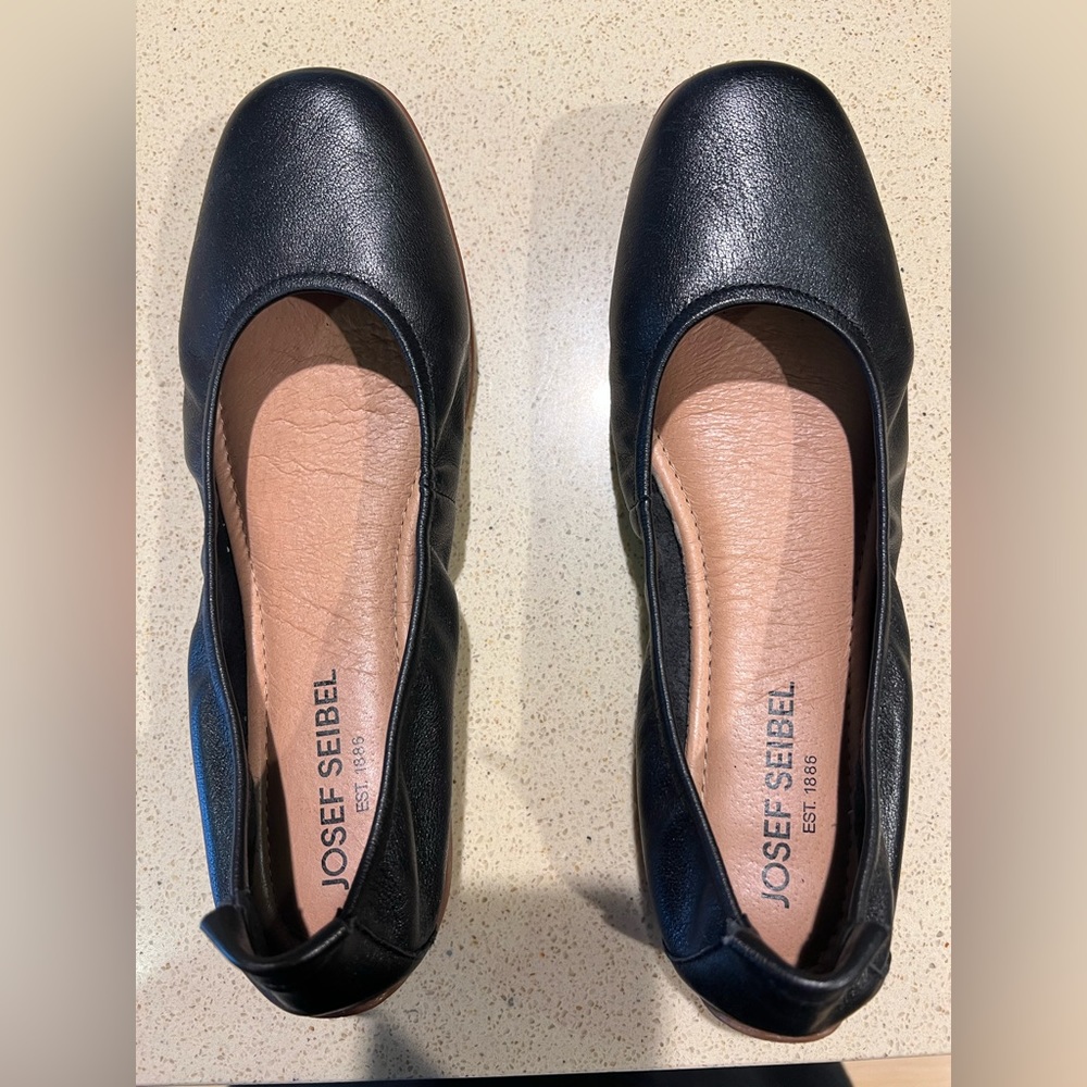 Joseph Seibel black flats